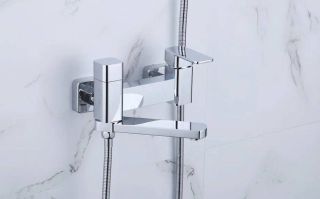 Смеситель для ванны Rose R2602 хром Смеситель для ванны Rose R2602 хром