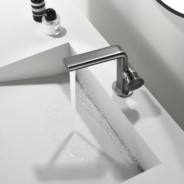 Смеситель для раковины Black&White Gravity 7207GM оружейная сталь