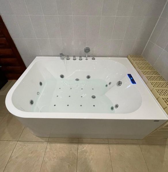 Гидромассажная ванна Frank F152R правая 1700х1200х600