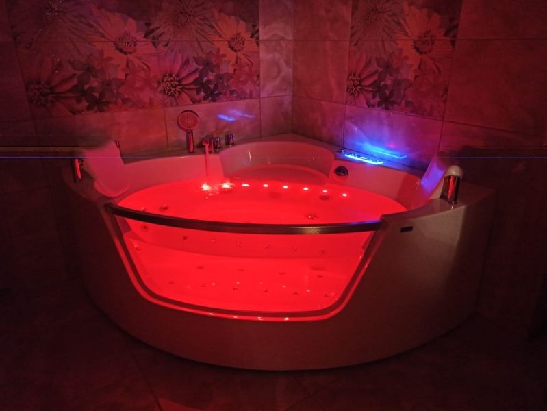 Гидромассажная ванна Frank F165 угловая 1500х1500х600