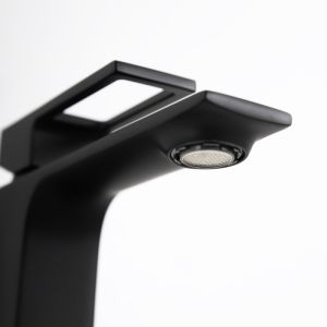 Смеситель для раковины BelBagno Luсe чёрный матовый LUC-LVM-NERO