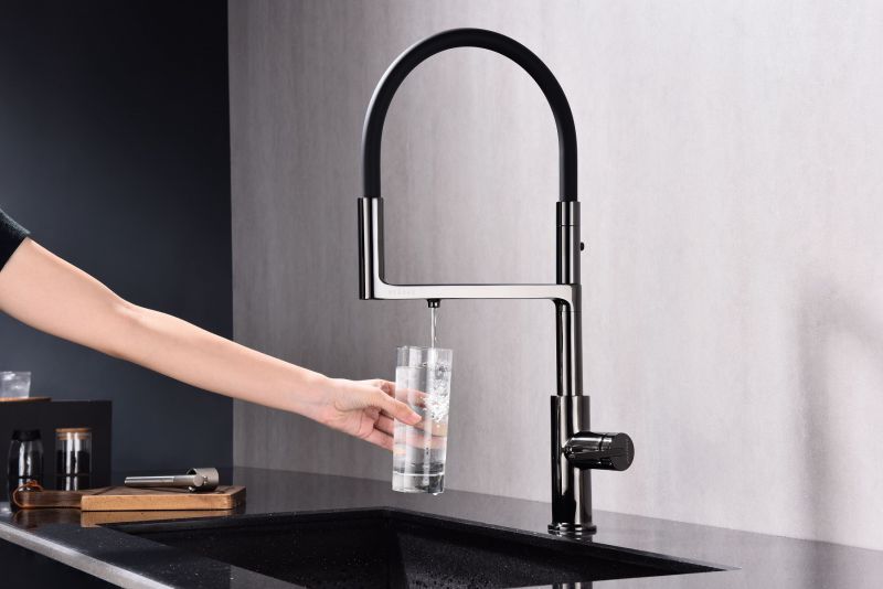 Смеситель для кухни Paulmark Tornado To213402-GB чёрный глянцевый