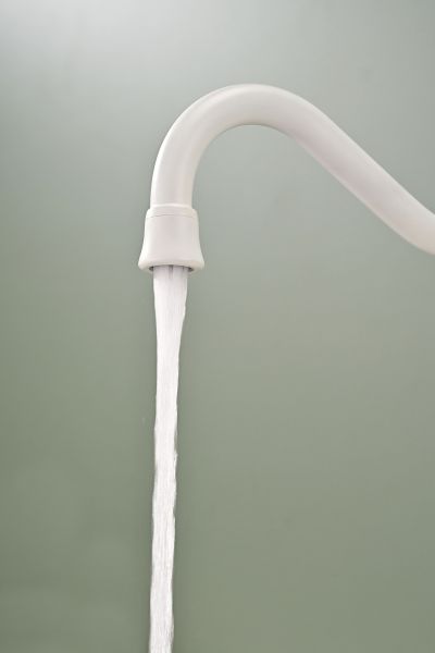 Смеситель для кухни Paulmark Retro Re213226-431 белый матовый