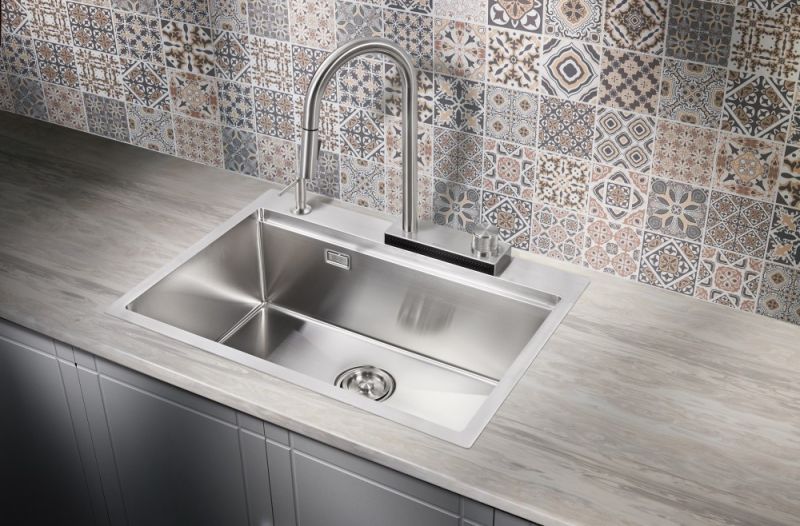 Мойка для кухни Milacio Denia 68 Steel MC.77410 в комплекте со смесителем и коландером нержавеющая сталь