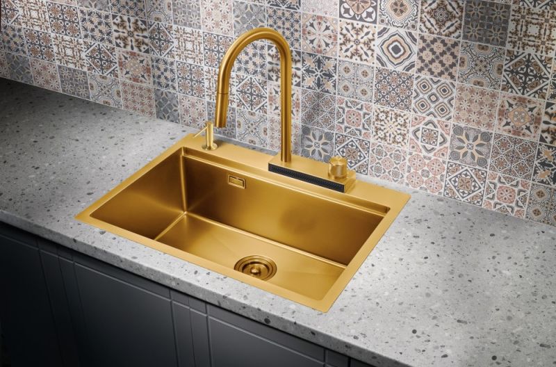 Мойка для кухни Milacio Denia 68 Steel MC.77418 в комплекте со смесителем и коландером брашированное золото