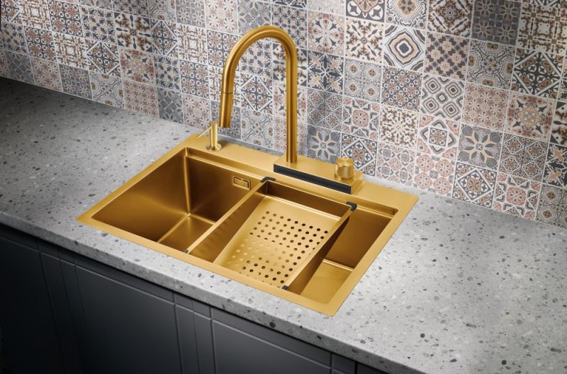 Мойка для кухни Milacio Denia 68 Steel MC.77418 в комплекте со смесителем и коландером брашированное золото