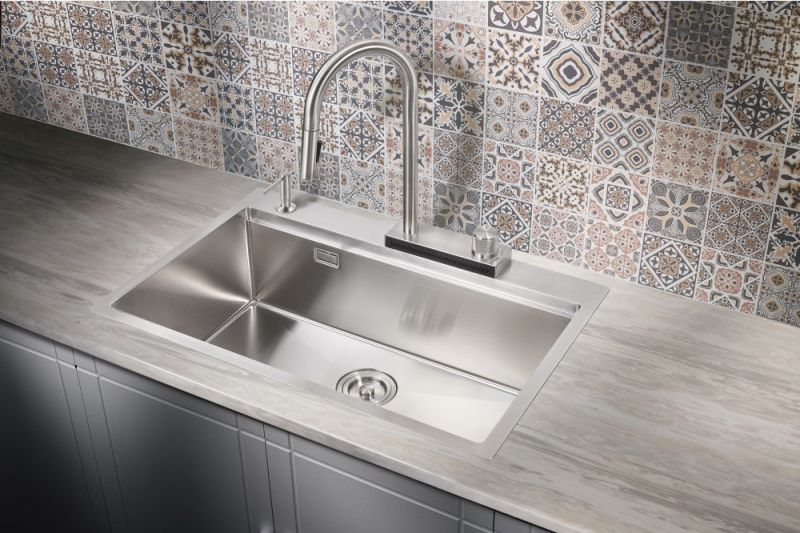 Мойка для кухни Milacio Denia 75 Steel MC.77420 в комплекте со смесителем и коландером нержавеющая сталь