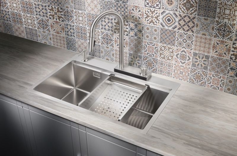Мойка для кухни Milacio Denia 75 Steel MC.77420 в комплекте со смесителем и коландером нержавеющая сталь