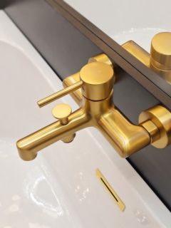 Смеситель для ванны AltroBagno Metropoli 0219 OrSp матовое золото Смеситель для ванны AltroBagno Metropoli 0219 OrSp матовое золото