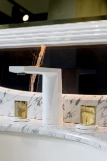 Смеситель для раковины Boheme Venturo 150-WG-ICE белый/золото Смеситель для раковины Boheme Venturo 150-WG-ICE белый/золото