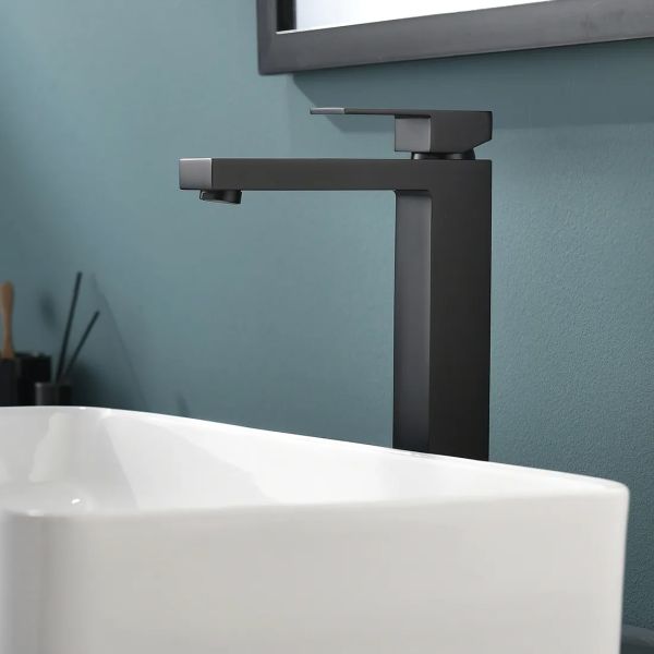 Смеситель для раковины высокий Maretti Umbria Black UMB32RF52, черный Смеситель для раковины высокий Maretti Umbria Black UMB32RF52, черный