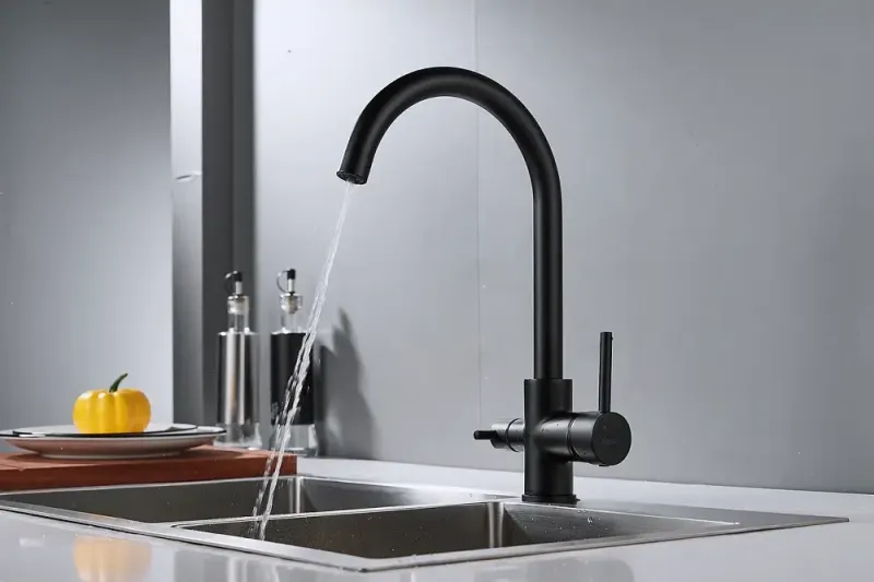 Смеситель для кухни Shevanik S128H с подключением фильтра чёрный