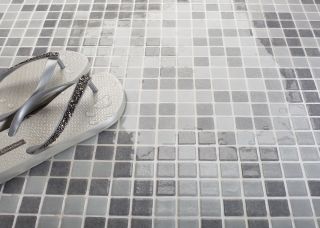 Стеклянная мозаика VIDREPUR Antislip С0002546 1236412 Antid. № 515 на сетке 31.7х31.7 противоскользящая