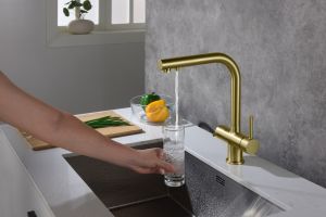 Смеситель для кухни Timo Saona с выдвижной лейкой золото матовое 2356/17FL