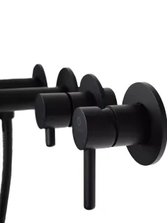 Смеситель для ванны Filarete Roun FL2122BL чёрный матовый