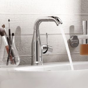 Смеситель для раковины GROHE Essence New нажимным донным клапаном, размер M, хром (23798001)