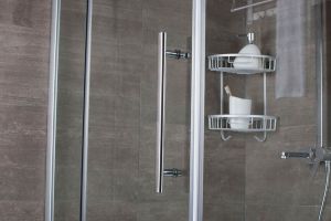 Душевой уголок Erlit Comfort ER10109V-C4 (900x900x2000) пятиугольное, тонированное