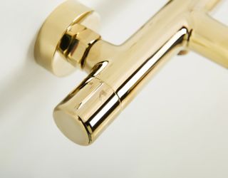 Смеситель BelBagno для ванны и душа в комплекте с ручным душем, шлангом и держателем, золото UNO-VASM/DFS-ORO