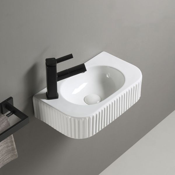 Раковина керамическая Vincea VBS-503, подвесная