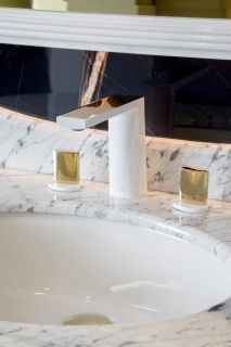 Смеситель для раковины Boheme Venturo 150-WG-ICE белый/золото Смеситель для раковины Boheme Venturo 150-WG-ICE белый/золото