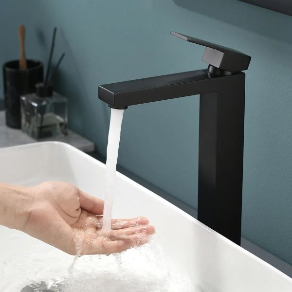 Смеситель для раковины высокий Maretti Umbria Black UMB32RF52, черный Смеситель для раковины высокий Maretti Umbria Black UMB32RF52, черный
